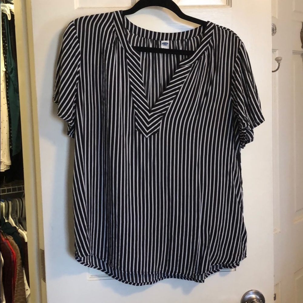 Old Navy Large Black and White Stripped shirt